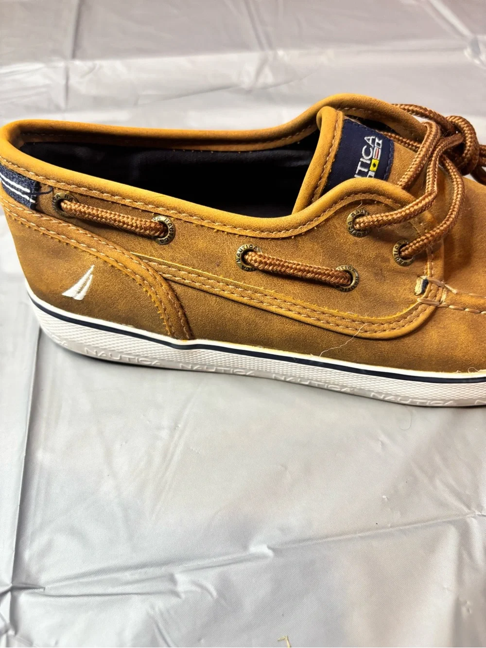 Nautica Men’s Tan Boat Shoes Lace Up Deck Shoes Navy Size 4